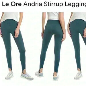 NWOT Le Ore Andria Stirrup Legging Sz M in pretty blue